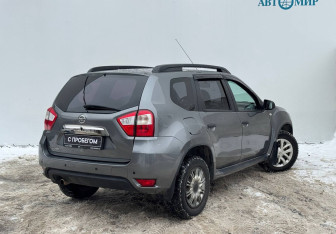 Подержанный автомобиль Nissan Terrano 2014 года (8 фото)