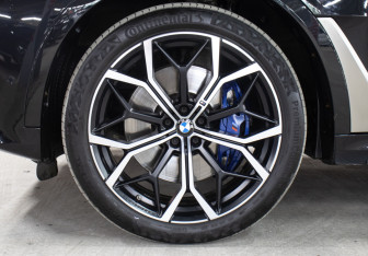 Подержанный автомобиль BMW X7 2019 года (32 фото)