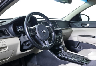 Подержанный автомобиль Kia Optima Sedan 2016 года (14 фото)