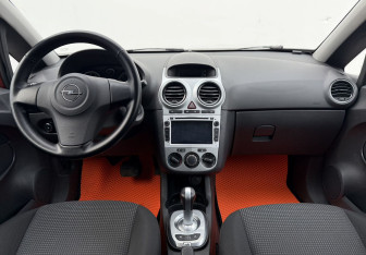 Подержанный автомобиль Opel Corsa 2011 года (12 фото)