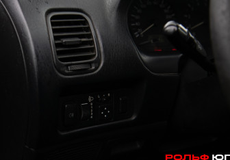 Подержанный автомобиль Mitsubishi Carisma Sedan 2002 года (9 фото)
