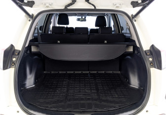 Подержанный автомобиль Toyota RAV4 2019 года (10 фото)