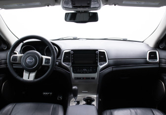 Подержанный автомобиль Jeep Grand Cherokee 2012 года (9 фото)