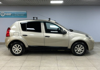 Подержанный автомобиль Renault Sandero 2011 года (4 фото)