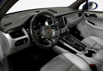 Подержанный автомобиль Porsche Macan 2017 года (9 фото)