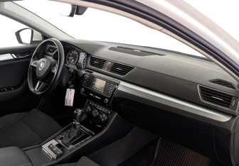Подержанный автомобиль Skoda Superb Liftback 2016 года (13 фото)