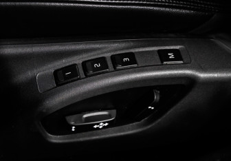 Подержанный автомобиль Volvo XC60 2013 года (16 фото)