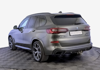 Подержанный автомобиль BMW X5 2021 года (7 фото)