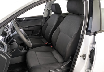 Подержанный автомобиль Skoda Rapid Liftback 2018 года (19 фото)