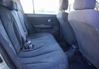 Подержанный автомобиль Nissan Tiida Hatchback 2007 года (10 фото)