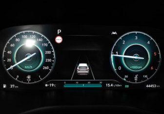 Подержанный автомобиль Hyundai Santa Fe 2021 года (10 фото)