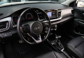 Подержанный автомобиль Kia Stonic 2018 года (12 фото)