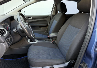 Подержанный автомобиль Ford Focus Hatchback 2008 года (10 фото)