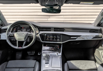 Подержанный автомобиль Audi A7 2021 года (14 фото)