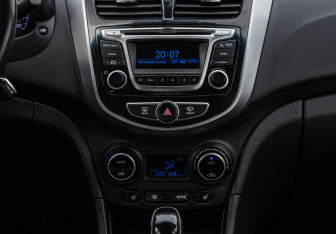 Подержанный автомобиль Hyundai Solaris Hatchback 2016 года (12 фото)