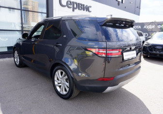 Подержанный автомобиль Land Rover Discovery 2019 года (7 фото)