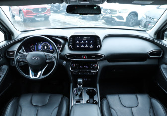 Подержанный автомобиль Hyundai Santa Fe 2019 года (12 фото)