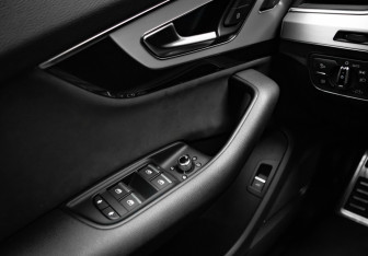 Подержанный автомобиль Audi Q7 2016 года (15 фото)