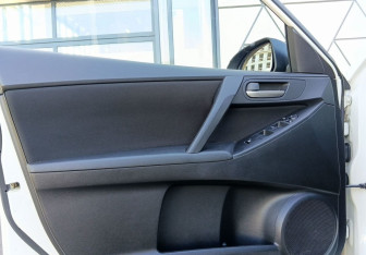 Подержанный автомобиль Mazda 3 Sedan 2011 года (16 фото)