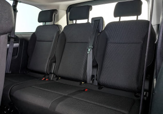 Подержанный автомобиль Peugeot Traveller 2018 года (26 фото)