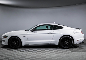 Подержанный автомобиль Ford Mustang Coupe 2020 года (8 фото)