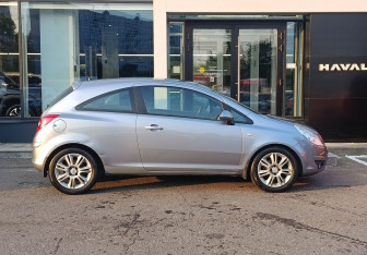Подержанный автомобиль Opel Corsa 2010 года (4 фото)