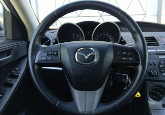 Подержанный автомобиль Mazda 3 Sedan 2011 года (12 фото)