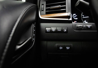 Подержанный автомобиль Lexus LX 2016 года (13 фото)