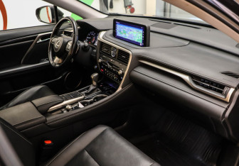 Подержанный автомобиль Lexus RX 2022 года (21 фото)