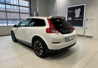 Подержанный автомобиль Volvo C30 2011 года (6 фото)