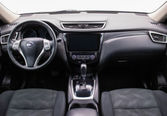Подержанный автомобиль Nissan X-Trail 2017 года (13 фото)