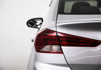 Подержанный автомобиль Hyundai Elantra Sedan 2020 года (5 фото)