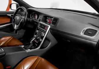 Подержанный автомобиль Volvo S60 2014 года (9 фото)