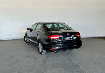 Подержанный автомобиль Volkswagen Jetta Sedan 2015 года (7 фото)