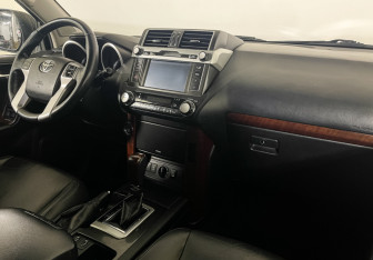 Подержанный автомобиль Toyota Land Cruiser Prado 2017 года (9 фото)