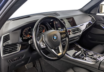 Подержанный автомобиль BMW X5 2019 года (15 фото)