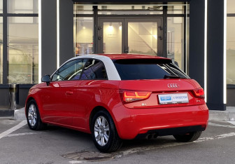 Подержанный автомобиль Audi A1 2012 года (7 фото)