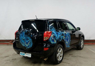 Подержанный автомобиль Toyota RAV4 2007 года (5 фото)