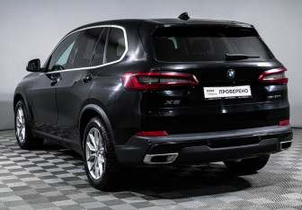 Подержанный автомобиль BMW X5 2018 года (7 фото)