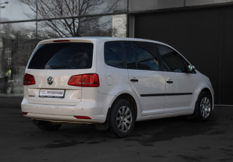 Подержанный автомобиль Volkswagen Touran 2011 года (5 фото)