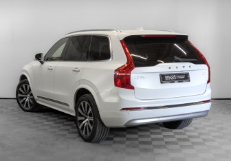 Подержанный автомобиль Volvo XC90 2021 года (7 фото)