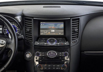 Подержанный автомобиль Infiniti QX70 2016 года (17 фото)
