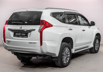 Подержанный автомобиль Mitsubishi Pajero Sport 2018 года (5 фото)