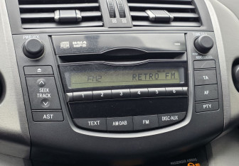 Подержанный автомобиль Toyota RAV4 2010 года (13 фото)