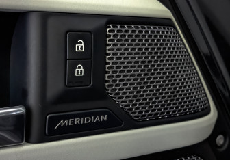 Подержанный автомобиль Land Rover Defender Suv 2021 года (26 фото)