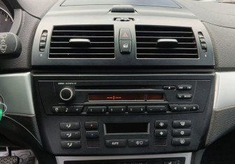 Подержанный автомобиль BMW X3 2010 года (14 фото)