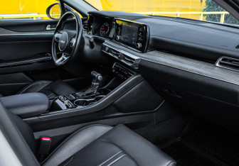 Подержанный автомобиль Kia K5 2022 года (9 фото)