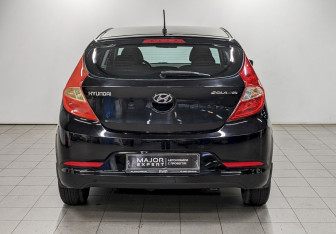 Подержанный автомобиль Hyundai Solaris Hatchback 2015 года (6 фото)