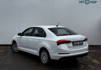 Подержанный автомобиль Skoda Rapid Liftback 2021 года (6 фото)