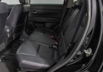 Подержанный автомобиль Mitsubishi Outlander 2018 года (11 фото)
